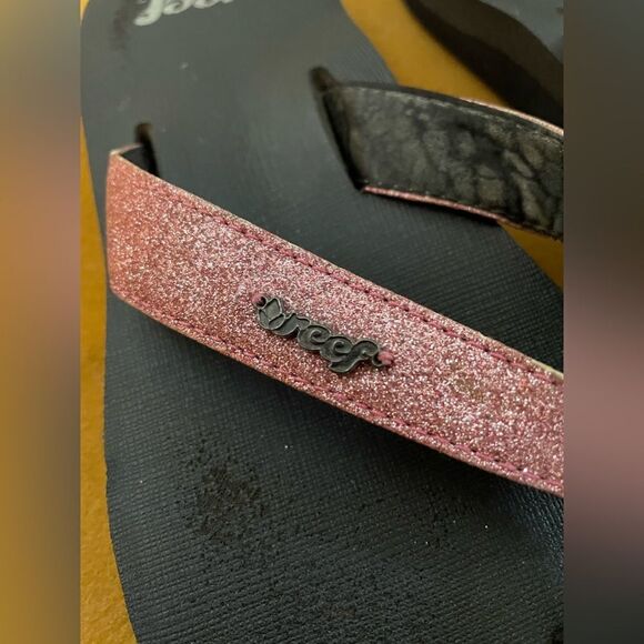 Reef pink glitter flip flops Size 7 - Picture 2 of 6